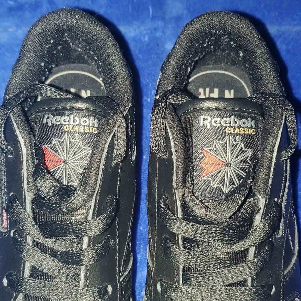 Like New Reebok Classic - Picture 6 of 10